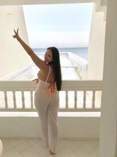 KHLOE - Independent model