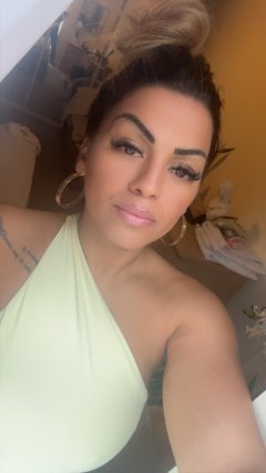 Full gallery of Selena