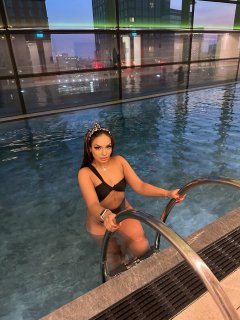 Full gallery of Karen Party Girl 🎊