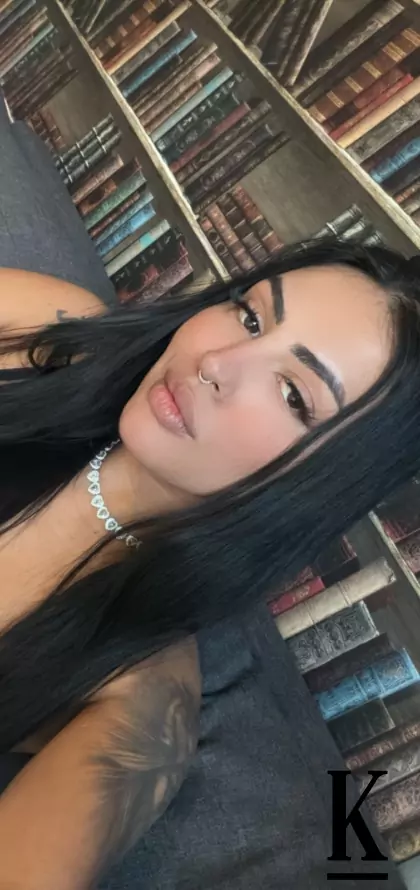 stories-slider-content