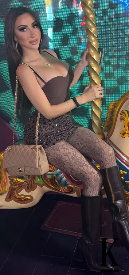 stories-slider-content