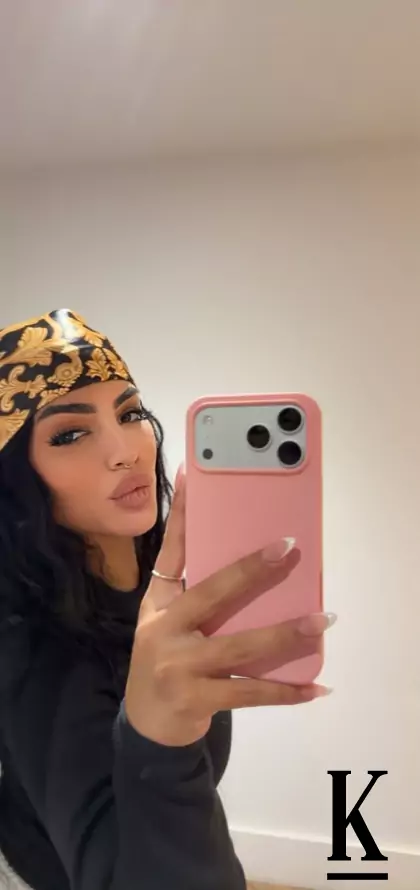 stories-slider-content