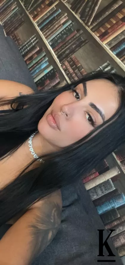 stories-slider-content