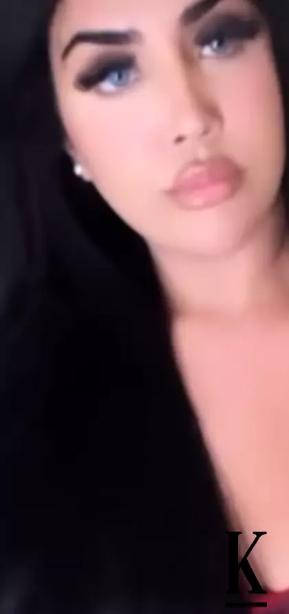 stories-slider-content