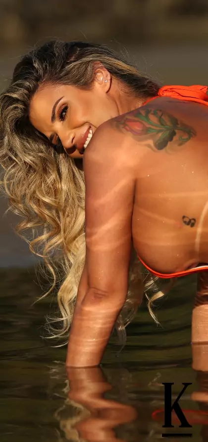 stories-slider-content