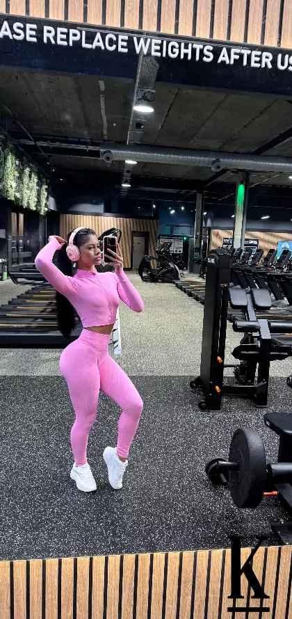 stories-slider-content