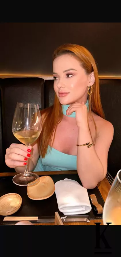 stories-slider-content