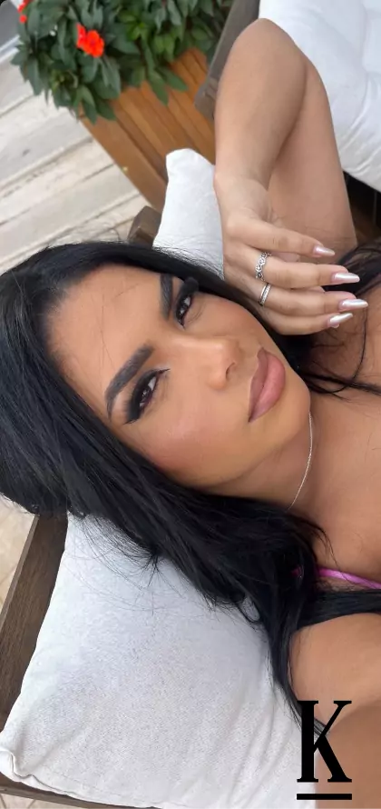 stories-slider-content