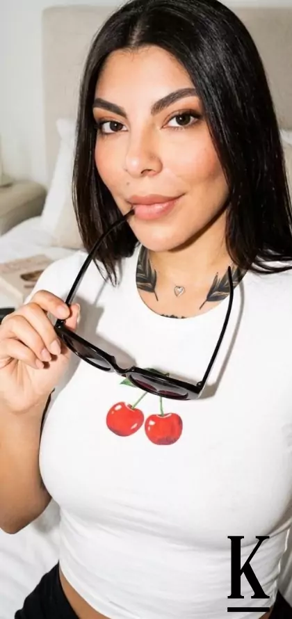 stories-slider-content