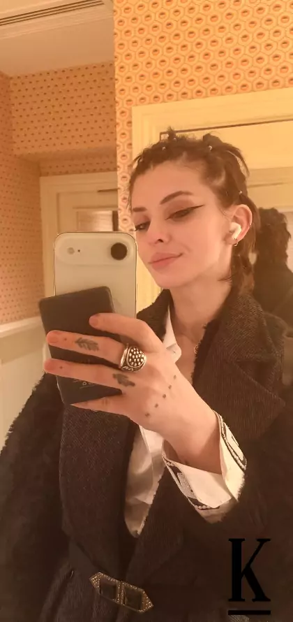 stories-slider-content