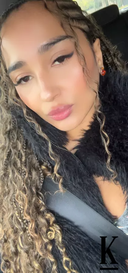 stories-slider-content