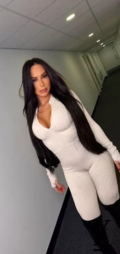 stories-slider-content