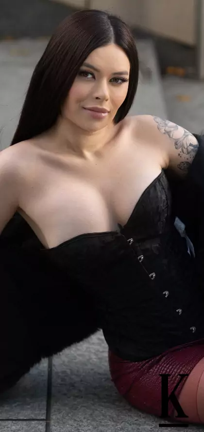 stories-slider-content