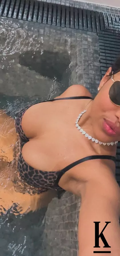 stories-slider-content