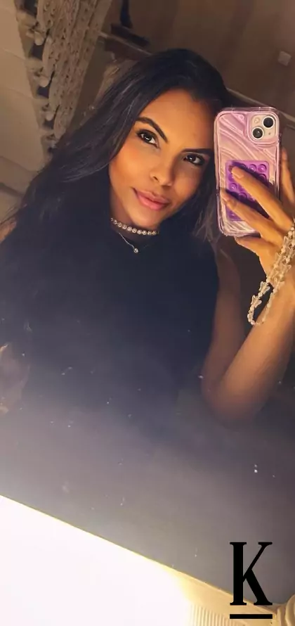 stories-slider-content